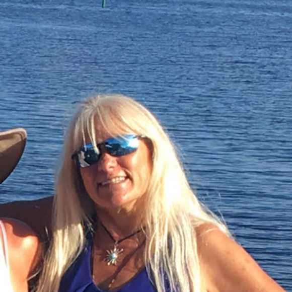 Meet your Posher, Debbie - Picture 1 of 1